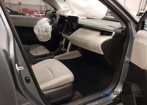 2024 Toyota Corolla Cross L z USA, uszkodzony, nr VIN 7MUAAABG4RV103150